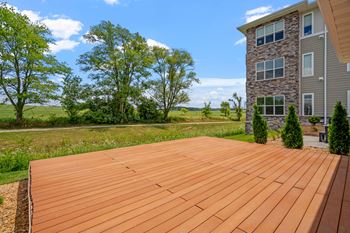 Outdoor yoga & fitness platform